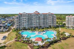 Stylish Barefoot Golf Condo with Pool Access