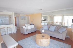 Bright Oceanfront PH- Pools Tiki Bar Breakfast