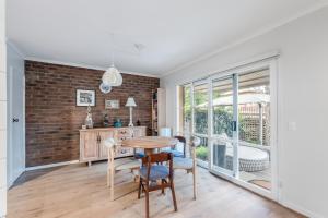 Modern Nomads Charming Glen Iris 2BR Hideaway with Driveway