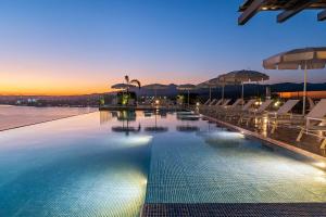 Panarea Beachfront Living - Pools Spa Gym & Luxury Amenities