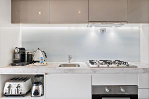 One-Bed Apartment Close to Cafés and Coast