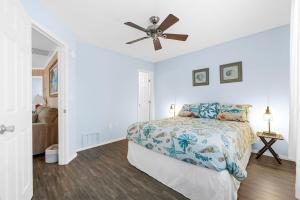 Cozy Beach Cottage Steps to Ocean and Shops