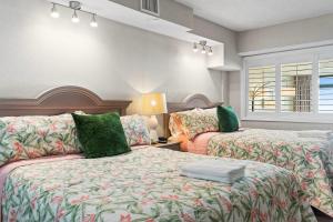 Beachfront Haven Ocean Views Pool Sleeps 4