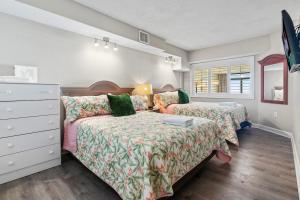 Beachfront Haven Ocean Views Pool Sleeps 4