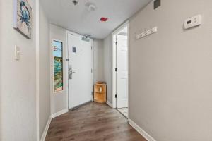 Beachfront Haven Ocean Views Pool Sleeps 4