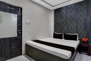 Hotel O Girish Park Metro Station Kolkata Formerly Babu Lal Soni Guest House