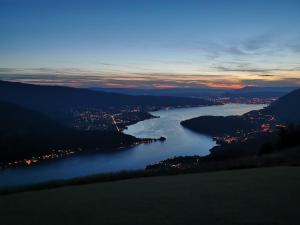 Maison au calme entre lac et montagnes