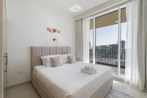 Free housekeeping visits during your stay - StayShort - 2 Bedroom Retreat in Dubai Creek Harbour that Sleeps 6