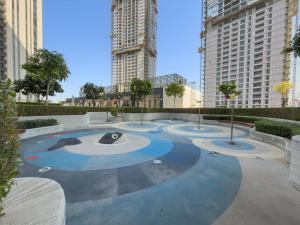 Free housekeeping visits during your stay - StayShort - 2 Bedroom Retreat in Dubai Creek Harbour that Sleeps 6