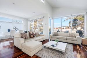 Harmonia - Spacious Retreat for Families by the Sea