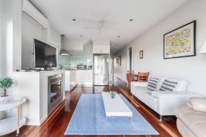 Harmonia - Spacious Retreat for Families by the Sea