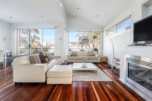 Harmonia - Spacious Retreat for Families by the Sea