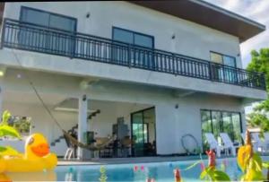 hill point pattaya pool villa