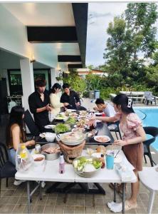 hill point pattaya pool villa