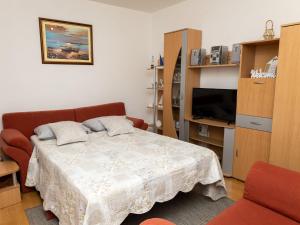 Apartments Sea Line - Two Bedroom Apartment with Terrace and Sea View