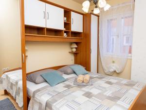 Apartments Sea Line - Two Bedroom Apartment with Terrace and Sea View