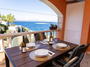 Apartments Sea Line - Two Bedroom Apartment with Terrace and Sea View