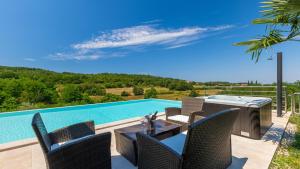 Rustic villa Zvonar with pool in Motovun