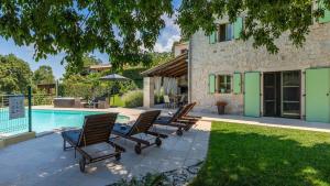 Rustic villa Zvonar with pool in Motovun