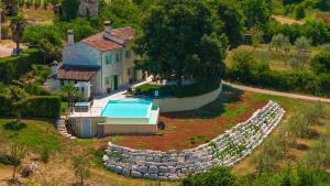 Rustic villa Zvonar with pool in Motovun