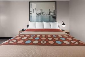 Super 8 by Wyndham KentAkron Area