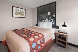 Super 8 by Wyndham KentAkron Area