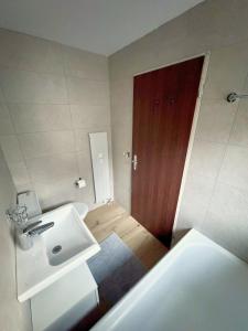 Bright renovated studio - 1 min from the slopes!