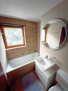 Bright renovated studio - 1 min from the slopes!