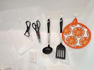 301, 6 min walk to subway stn, Tokyo Univ, Tokyo Tower, Tokyo-Dome direct by subway