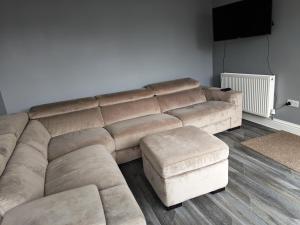 Contractor friendly huge house