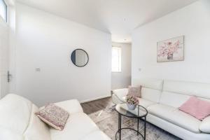 Leeds Beautiful Home - Parking - Yorksha Property