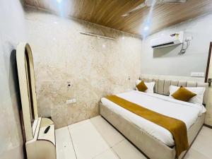 Hotel Golden Residency - Krishana Market Kalka Ji