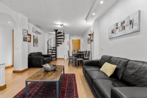 Sea Views Apartment with Terrace and Pools