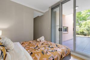 1C8 2BR Abnb-Style, Free Parking, 7 min walk to light rail