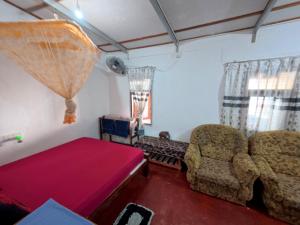 Meera House & Tourist Inn