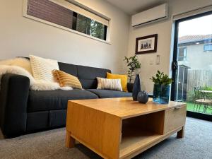 Over the Moon - CBD 2bdm 2bath Townhouse on Gloucester St