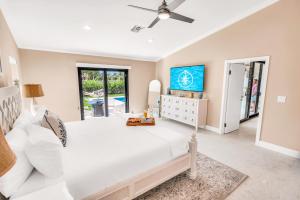 Steps from Beach Heated Pool Sunrise Key RESlDENCES