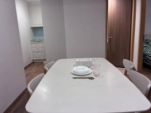 Charming 2 Bedroom Apartment in Heart of Phrom Phong