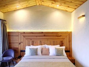 Queen Hills Resort and Hotel By Edge Group - Rooftop Restro, Balcony View
