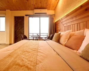 Queen Hills Resort and Hotel By Edge Group - Rooftop Restro, Balcony View