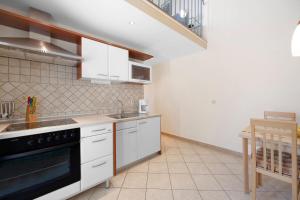 Apartments Blanka - Garden Oasis with Jacuzzi