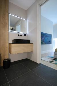 Spacious Modern Fully equipped Apartment in Monumental Building - Parking - Historical Centre