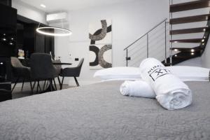 Spacious Modern Fully equipped Apartment in Monumental Building - Parking - Historical Centre