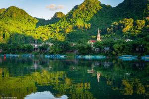 Green Riverside Cosy Home