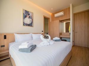 Elegant Aileen 3 Bedroom Pool Villa Naithon