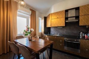 PETRUS SUPERIOR APARTMENT - spacious three-room apartment - prestigious location near Diocletians Palace and Bacvice beach - the best restaurants within walking distance - free parking provided