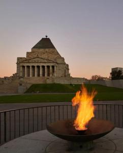 Urban Chic with Skyline Views 1 Free Parking