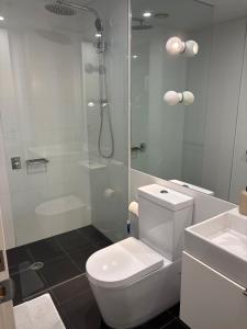 Urban Chic with Skyline Views 1 Free Parking