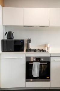 Urban Chic with Skyline Views 1 Free Parking