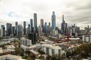 Urban Chic with Skyline Views 1 Free Parking